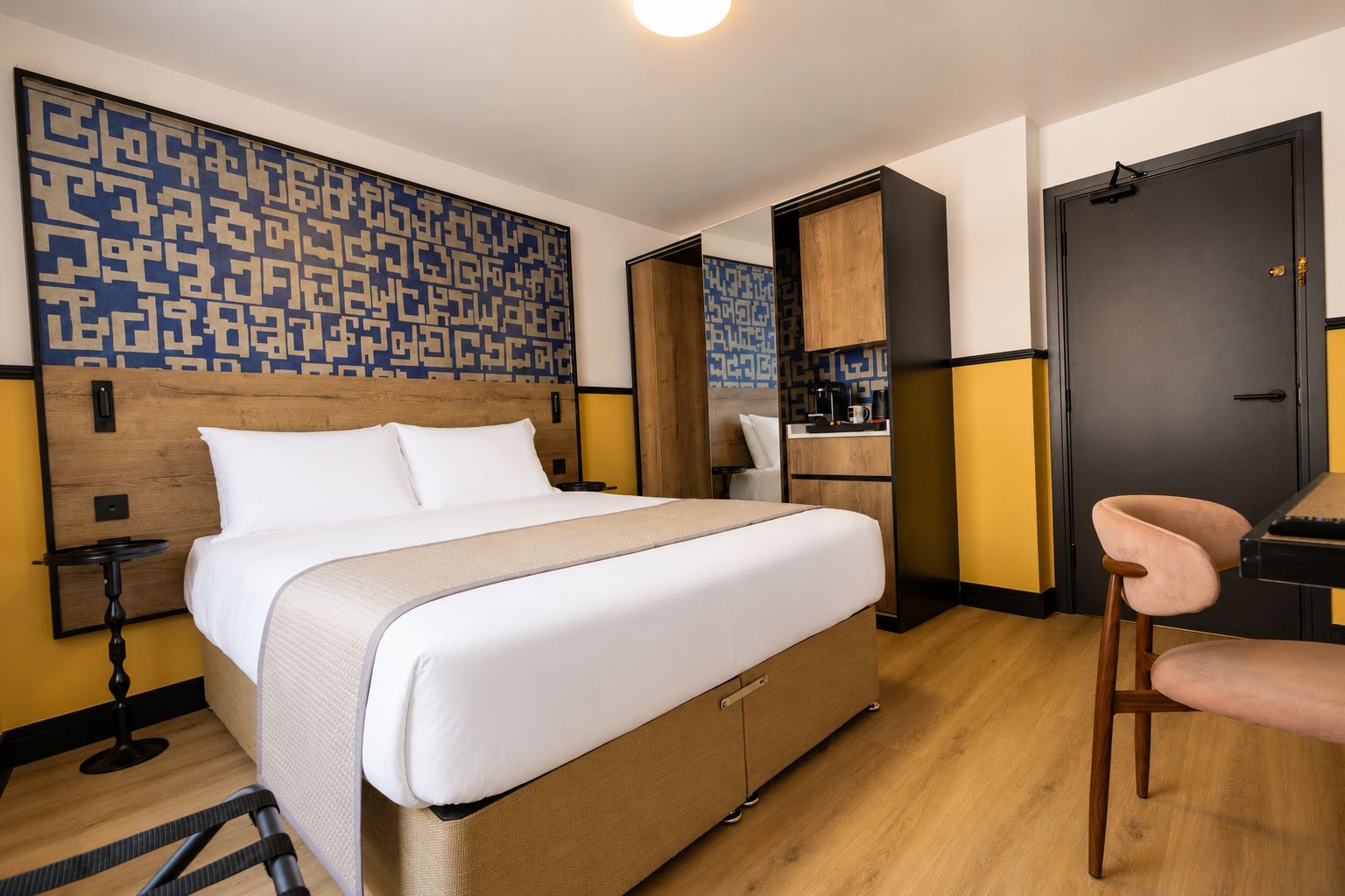 Chic London Hotels Room